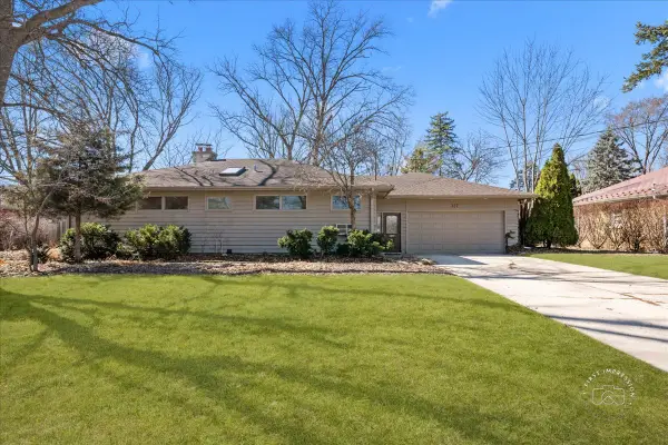 337 Republic Road, Batavia, IL 60510