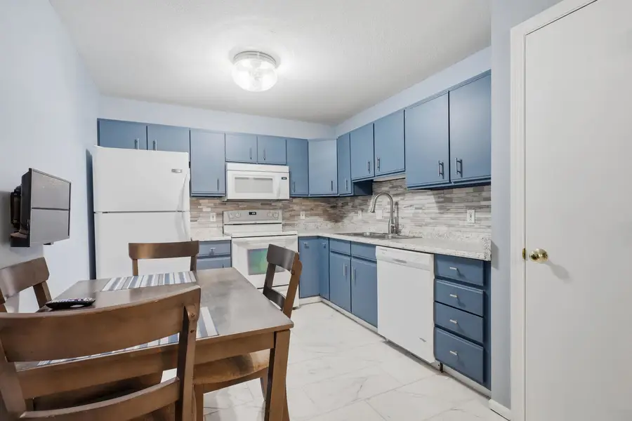 4188 Fairview Drive #2, Bettendorf, IA 52722 - #3