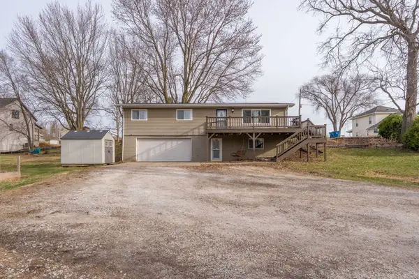 214 S 3rd Street, Le Claire, IA 52753