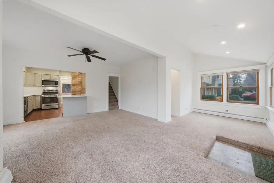 237 W Austin Avenue, Libertyville, IL 60048 - #3