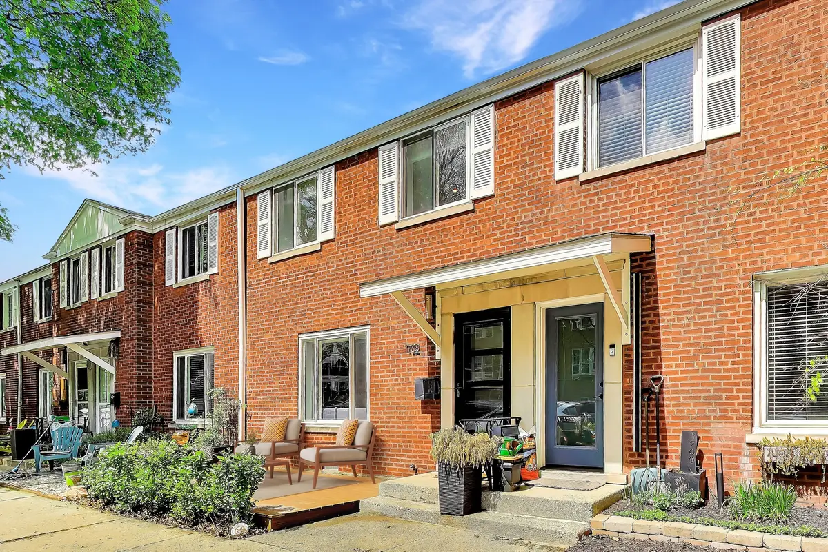 1702 W Belle Plaine Avenue, Chicago, IL 60613 - #1