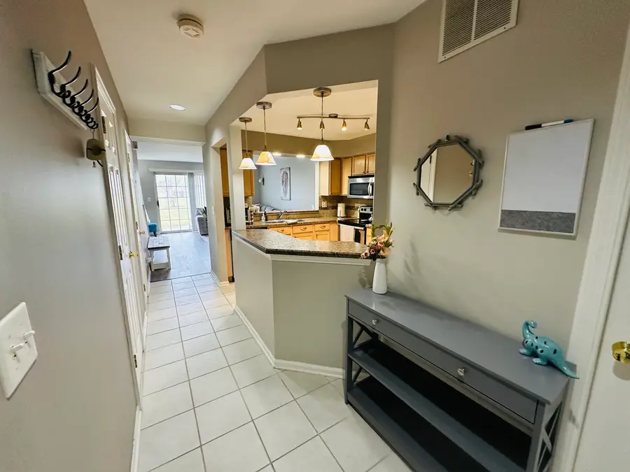 419 Lakeview Circle, Bolingbrook, IL 60440 - #3