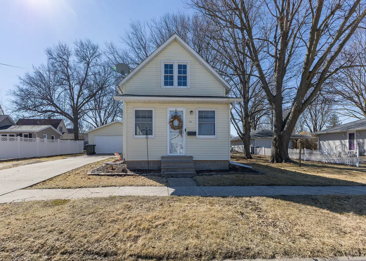 516 W Wells Street, Geneseo, IL 61254 - #1