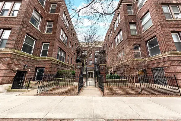 3640 N Pine Grove Avenue #1W, Chicago, IL 60613