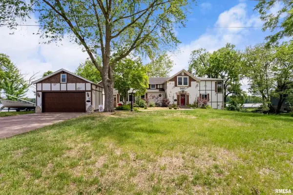 905 1st Street, Camanche, IA 52730