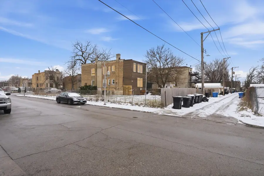 4300 W Gladys Avenue, Chicago, IL 60624 - #3