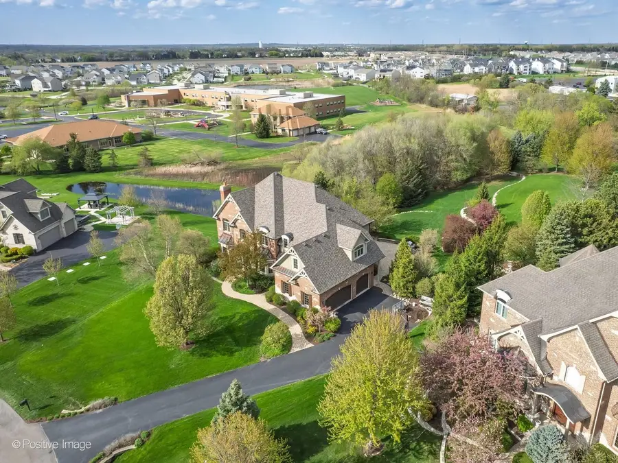 37W220 Mission Hills Drive, Saint Charles, IL 60175 - #2