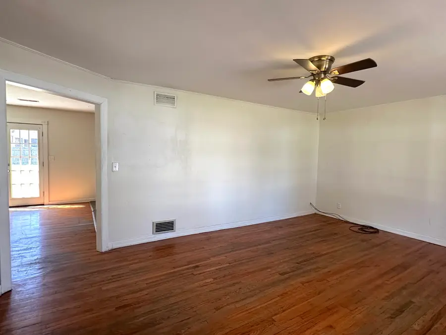 812 N Almond Street, Carbondale, IL 62901 - #3