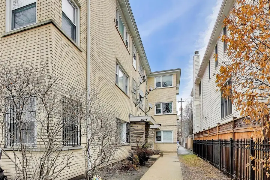 4645 N Hermitage Avenue #2M, Chicago, IL 60640 - #3