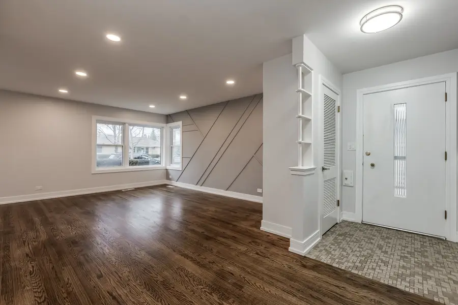 8231 Kilbourn Avenue, Skokie, IL 60076 - #3