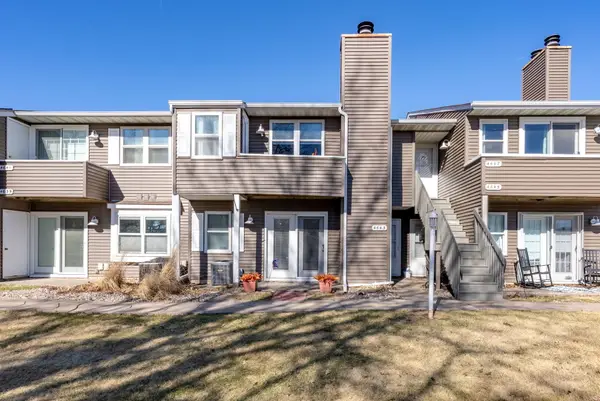 4643 Crow Creek Court, Bettendorf, IA 52722