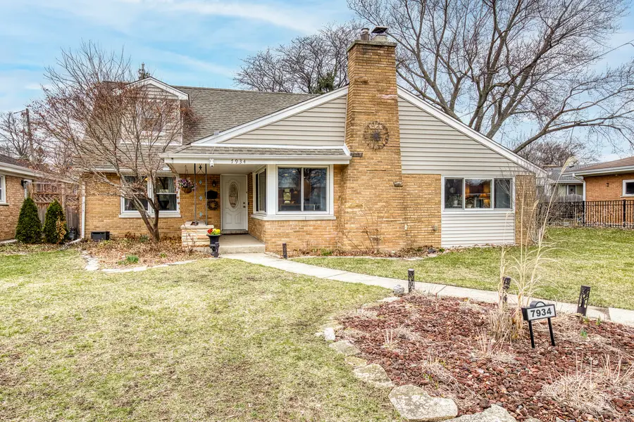 7934 Lotus Avenue, Morton Grove, IL 60053 - #2