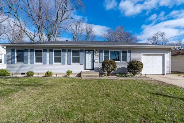 1826 E Lafayette Street, Bloomington, IL 61701