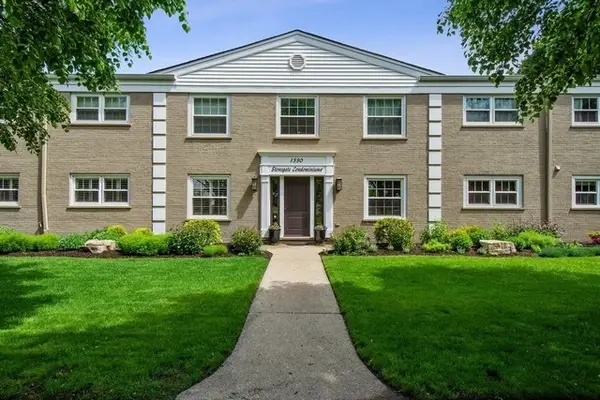 1530 E Northwest Highway #2A, Arlington Heights, IL 60004