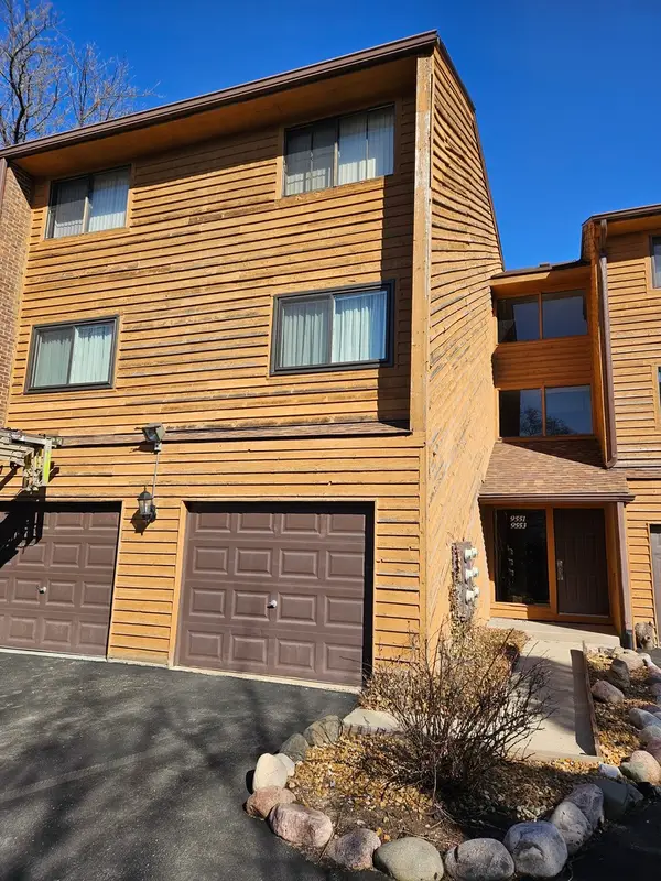 9551 Arrowhead Drive #2F, Hickory Hills, IL 60457