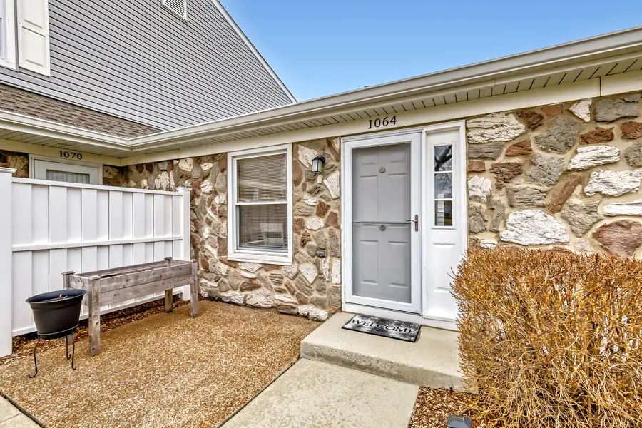 1064 Hampton Harbor #1064, Schaumburg, IL 60193 - #2