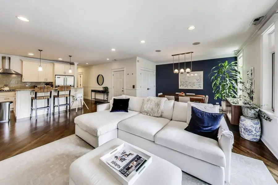 456 W Briar Place #2, Chicago, IL 60657 - #3