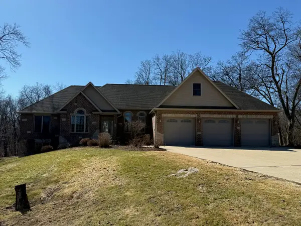 1913 W Leopard Drive, Dixon, IL 61021