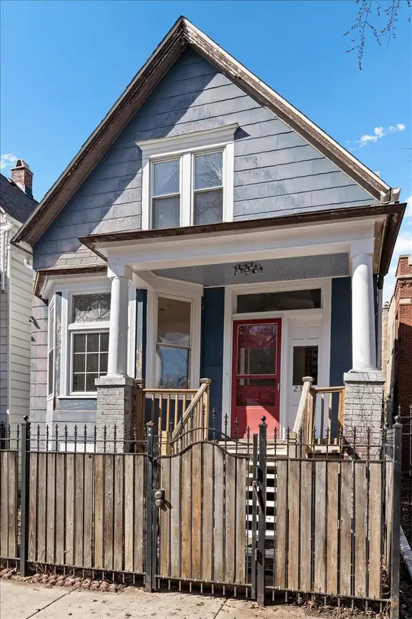 2536 N Central Park Avenue N, Chicago, IL 60647