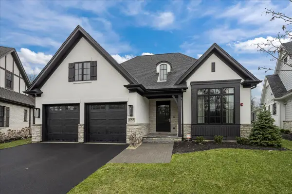 1955 Amberley Court, Lake Forest, IL 60045