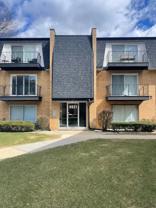 4921 W 109th Street #304, Oak Lawn, IL 60453