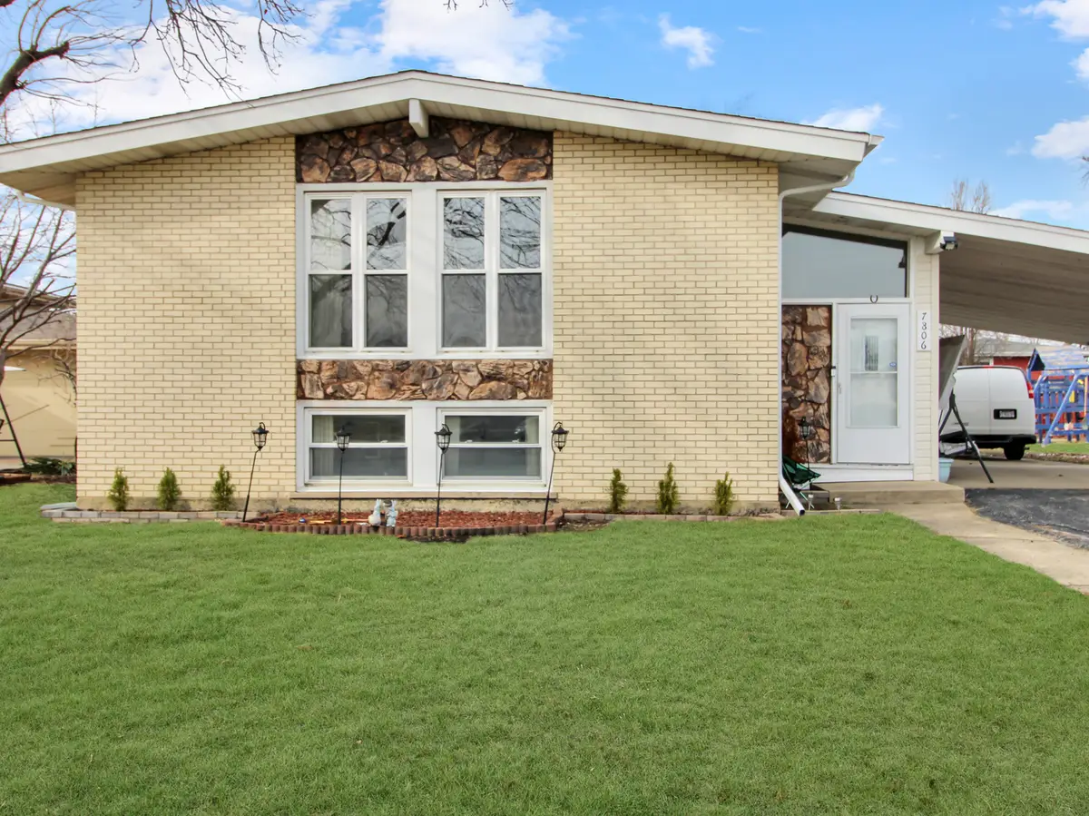 7806 W 80 Place, Bridgeview, IL 60455 - #1