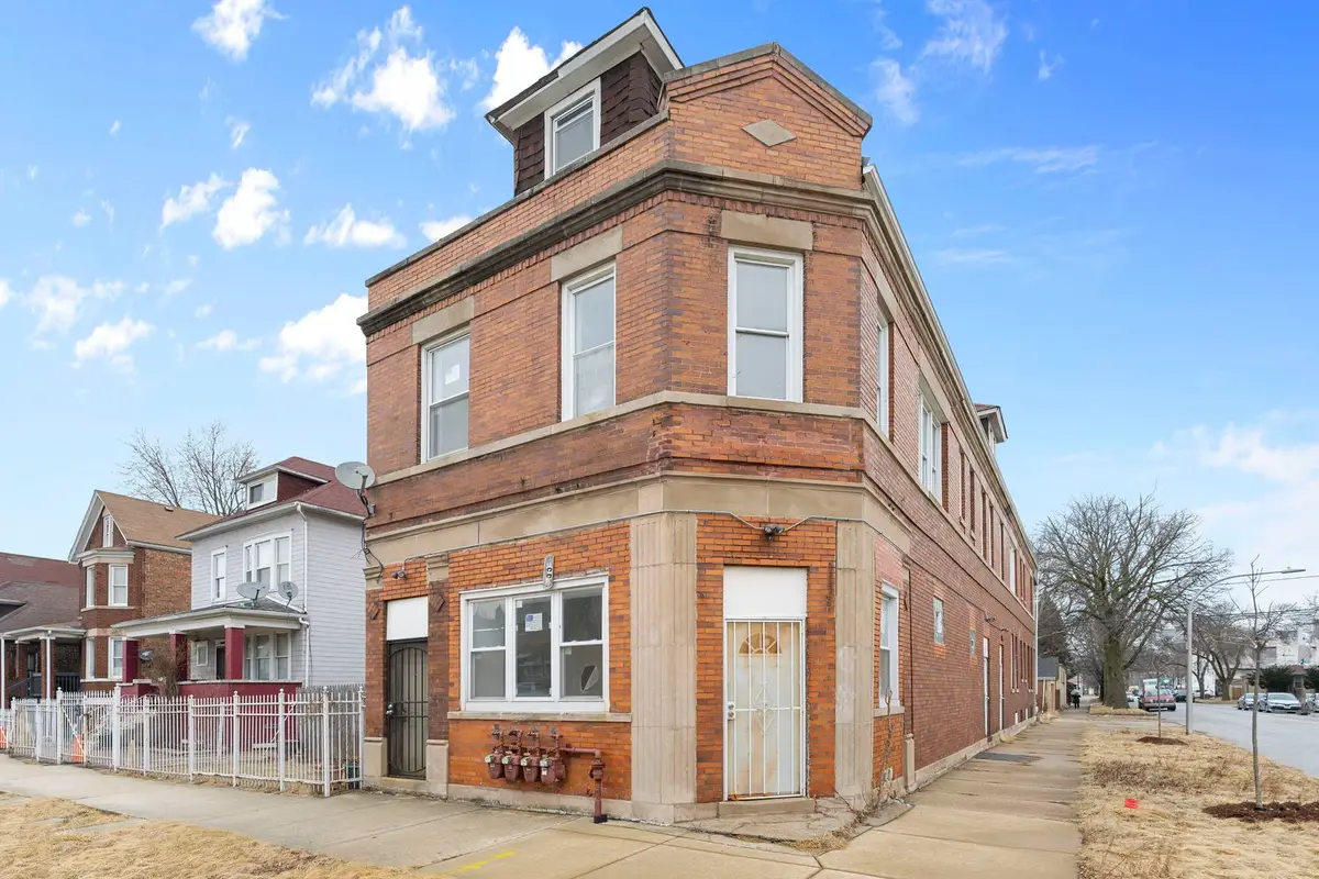 8559 S Escanaba Avenue, Chicago, IL 60617 - #1