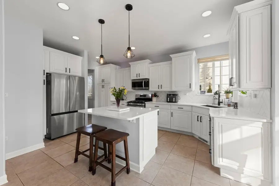 621 Western Drive, North Aurora, IL 60542 - #2