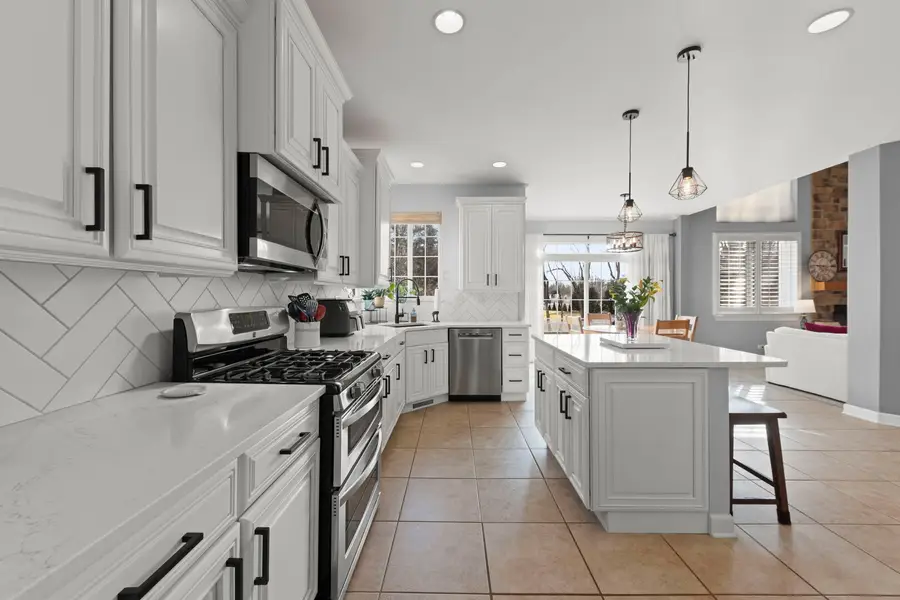 621 Western Drive, North Aurora, IL 60542 - #3