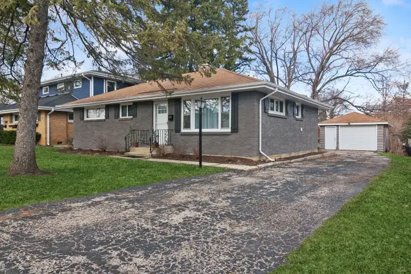 312 Meadow Lane, Lake Zurich, IL 60047