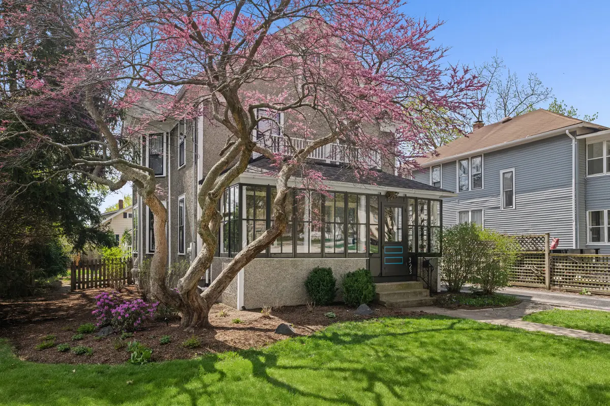 323 W Maple Avenue, Libertyville, IL 60048 - #1