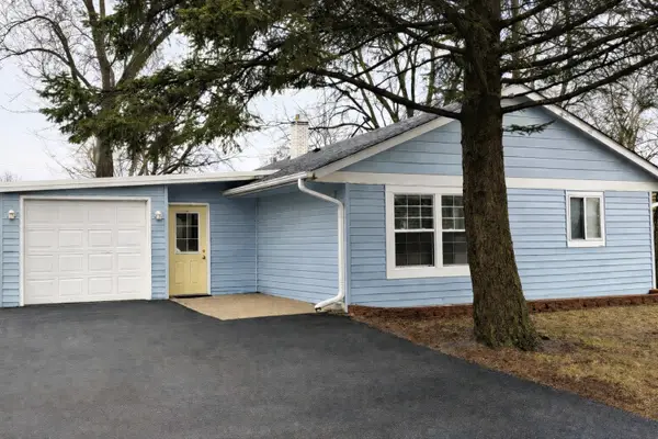 11 Helm Road, Carpentersville, IL 60110