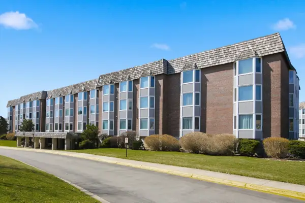 400 Ascot Drive #1E, Park Ridge, IL 60068