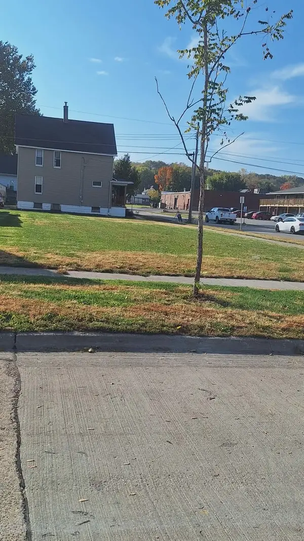 2702 5 1/2 Avenue, Rock Island, IL 61201