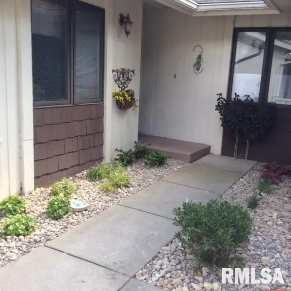 3001 31st Street #E, Rock Island, IL 61201