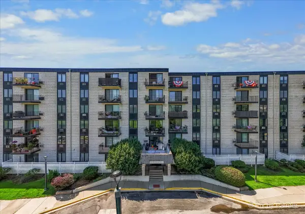 9078 Heathwood Drive #5K, Niles, IL 60714