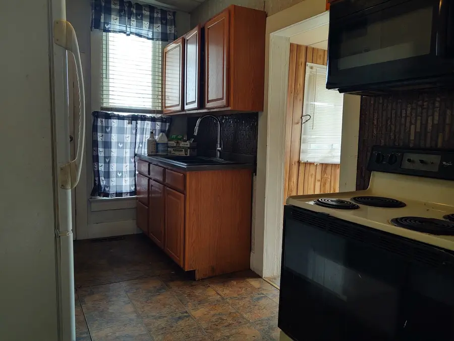 201 South 4th Street, Vienna, IL 62995 - #3