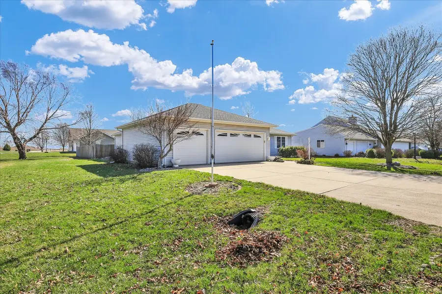 25 N Prairieview Avenue, Tuscola, IL 61953 - #3