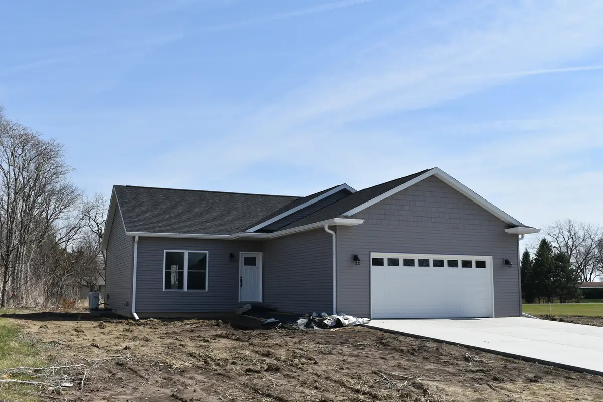 225 S Pine Street, El Paso, IL 61738 - #1