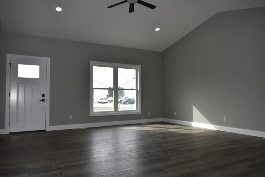 225 S Pine Street, El Paso, IL 61738 - #2