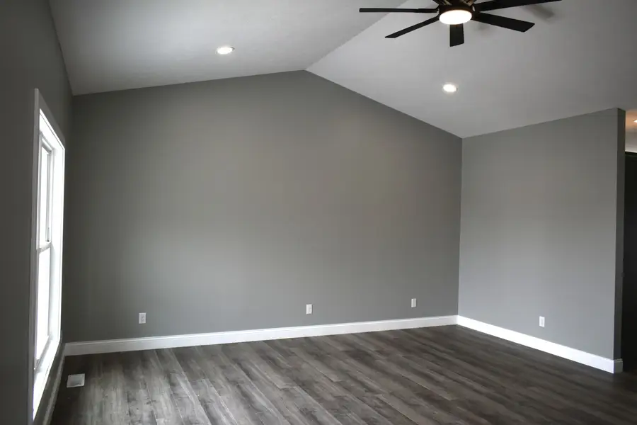 225 S Pine Street, El Paso, IL 61738 - #3