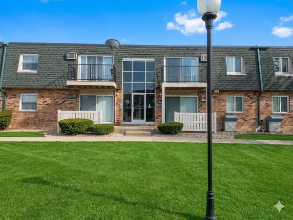 9954 S 84th Terrace #109, Palos Hills, IL 60465