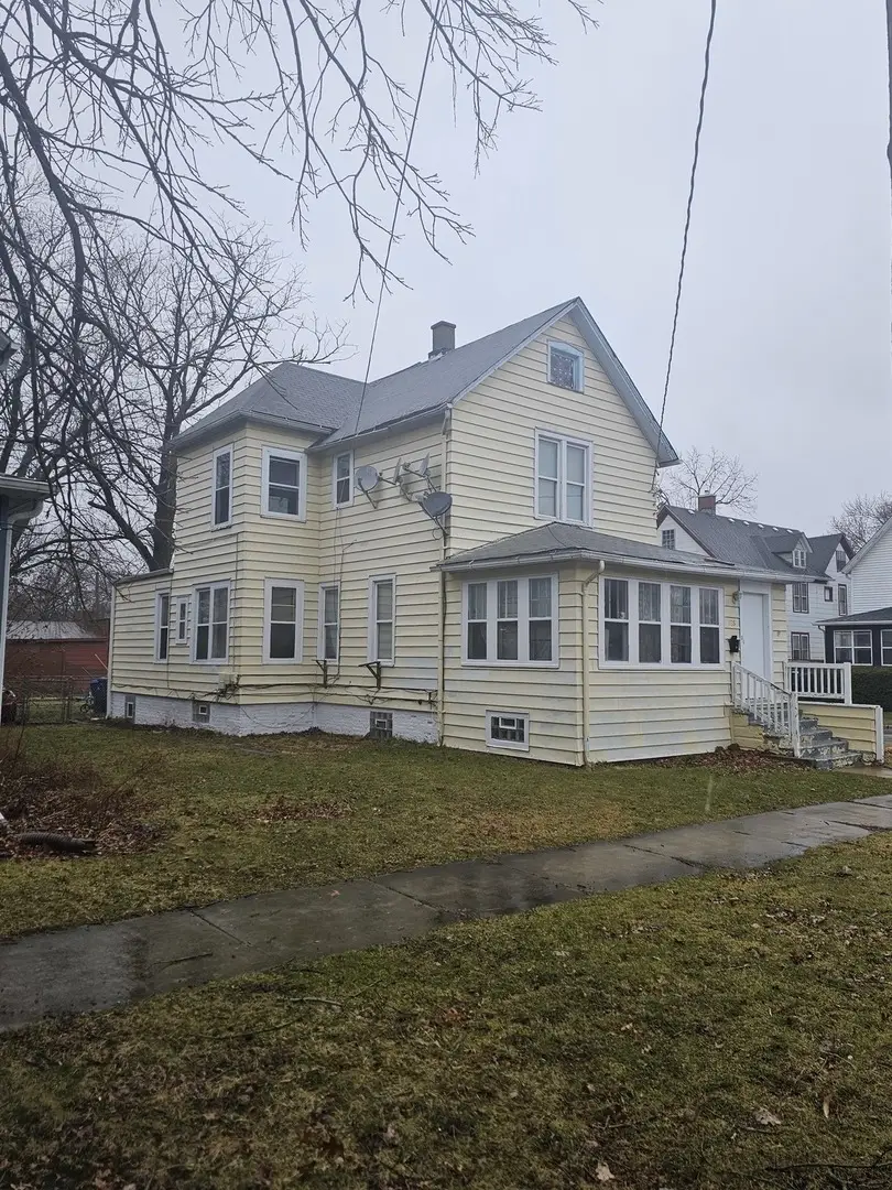 728 N Ash Street, Waukegan, IL 60085 - #1