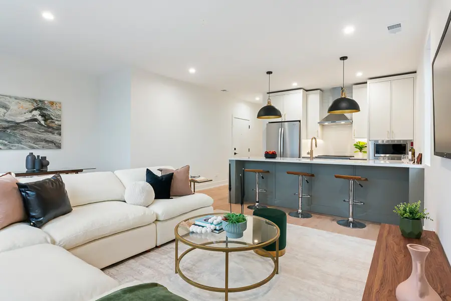 1107 W Vernon Park Place #2, Chicago, IL 60607 - #2