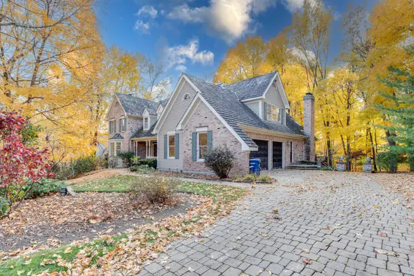 Address Withheld By Seller, St. Charles, IL 60174