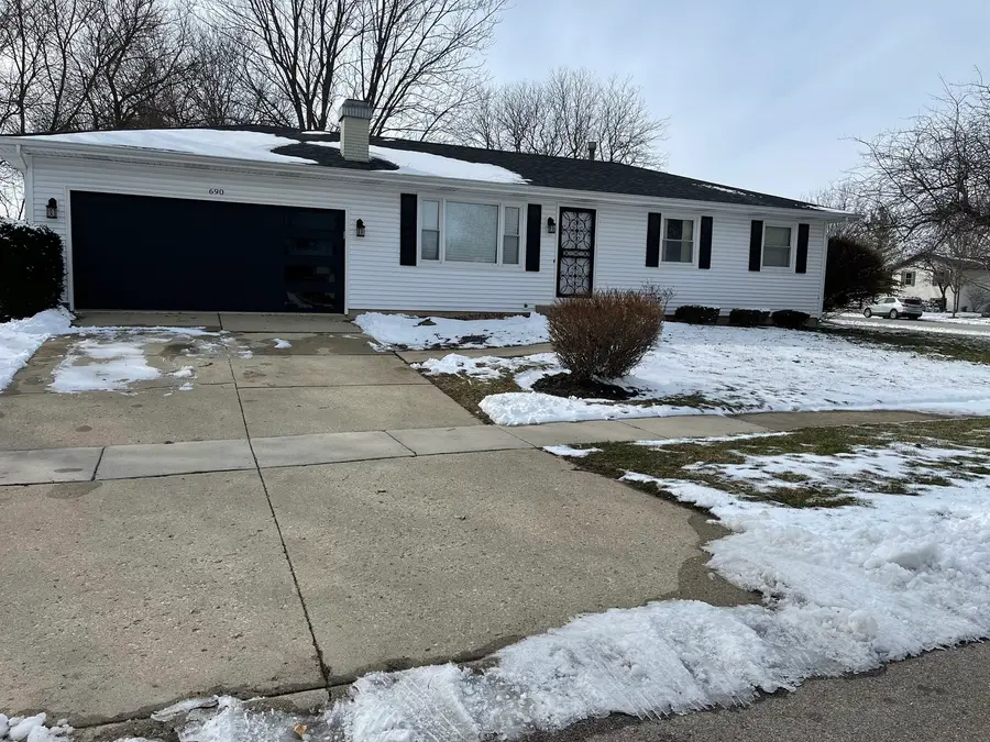 690 Renee Drive, South Elgin, IL 60177 - #2