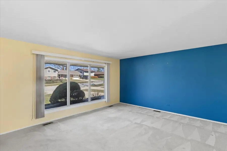 465 W Newport Road, Hoffman Estates, IL 60169 - #3