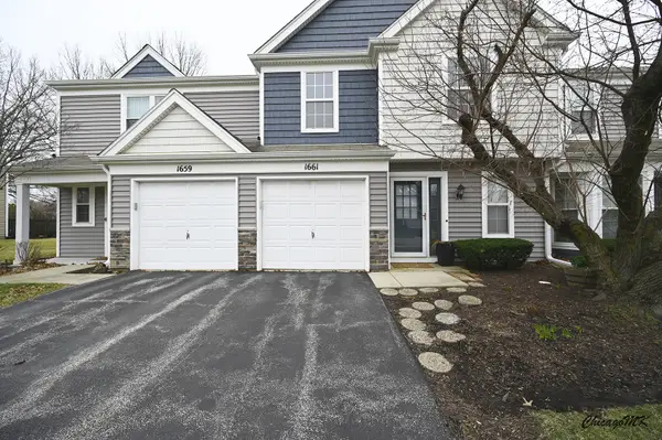 1661 College Green Drive, Elgin, IL 60123