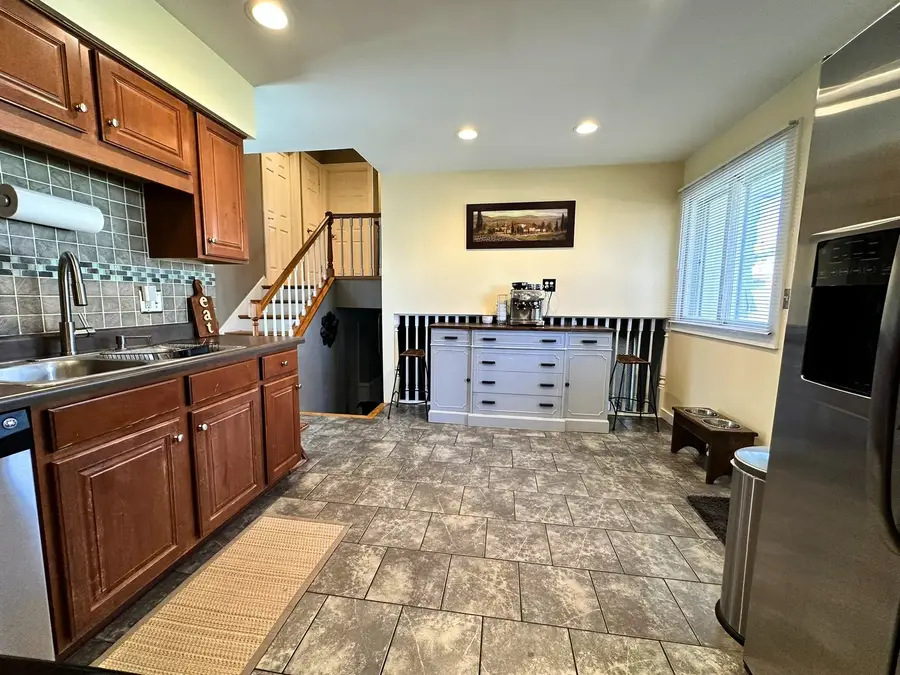 17W484 Earl Court, Darien, IL 60561 - #3