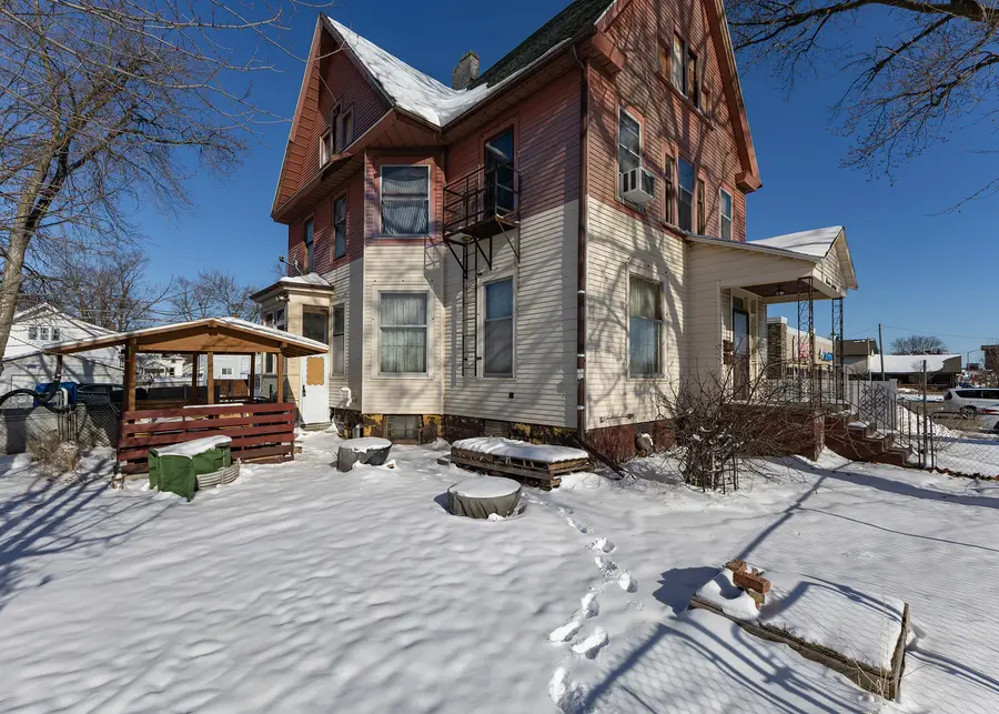 1116 N 2nd Street, Clinton, IA 52372 - #3